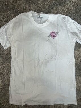 Hollister White Crewneck Tee with Pink Rose Chest Grapic